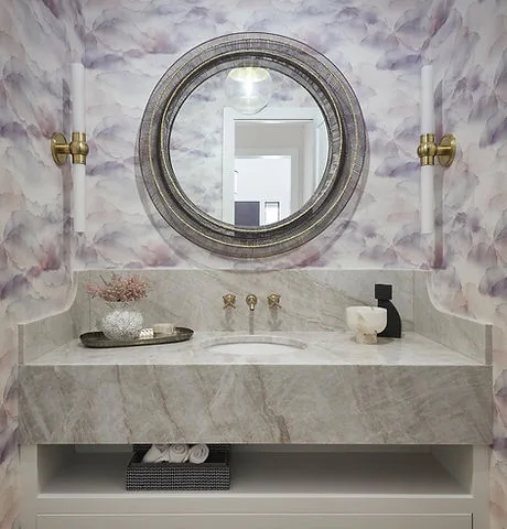 Phòng vệ sinh tím lilac