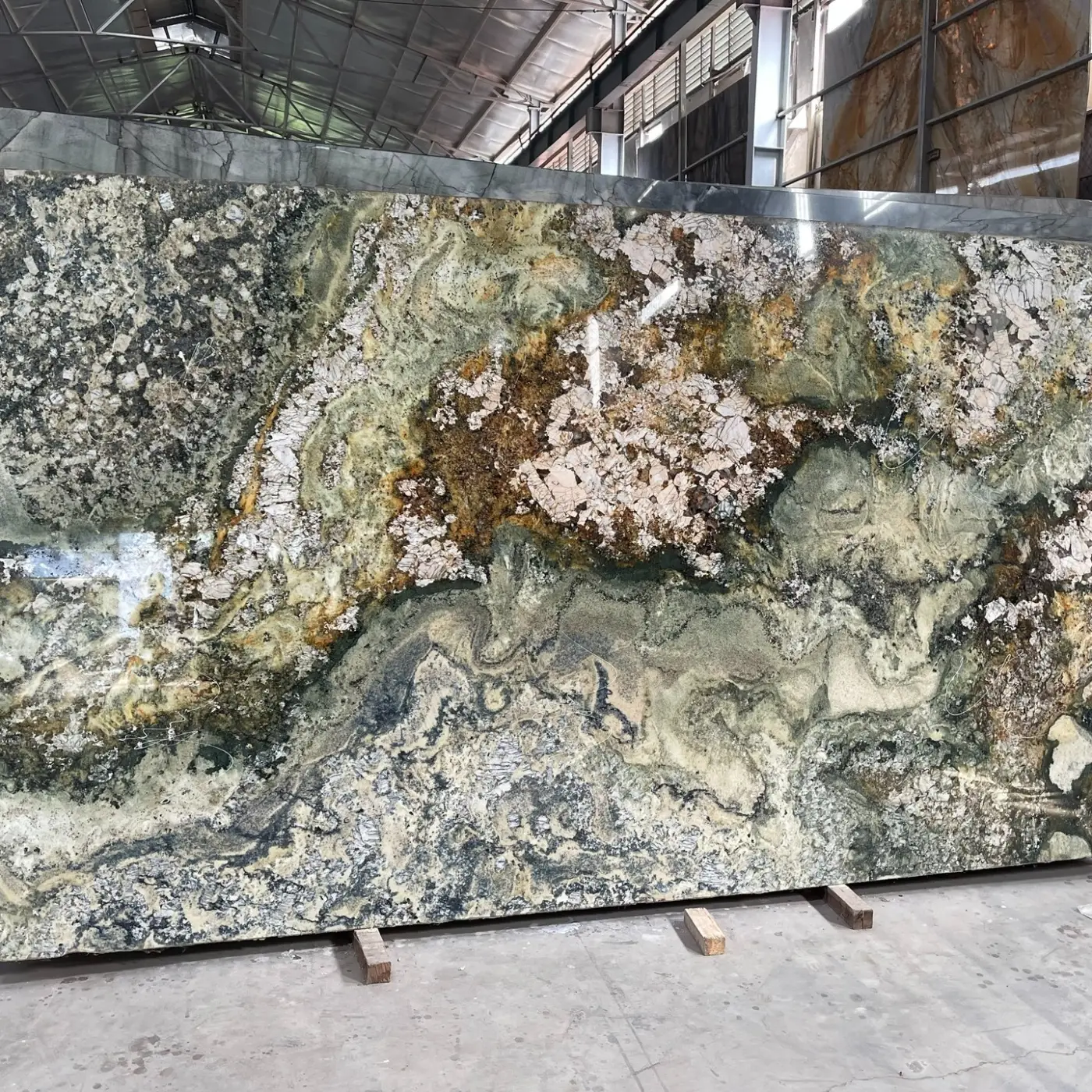 石英岩 (Quartzite)